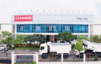 Tính Thành bàn giao khai trương Website Hino Trường Long