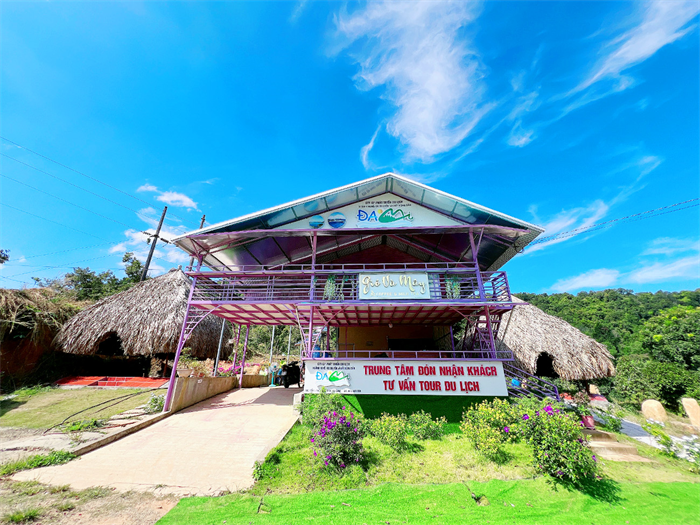 Tính Thành bàn giao khai trương website Khu du lịch Đa Mi