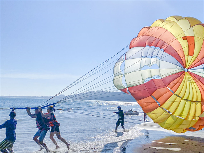 Tính Thành bàn giao khai trương website Thể thao biển Hòn Rơm